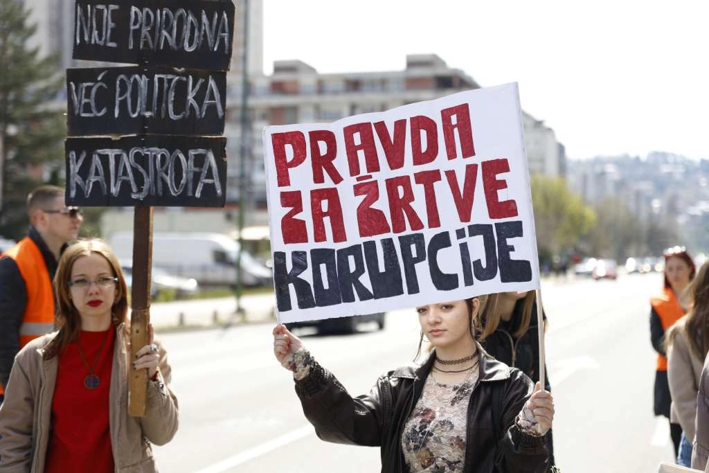 Prosvjed studenata, traže pokretanje istrage za smrt 27 osoba u prošlogodišnjim poplavama i odronima